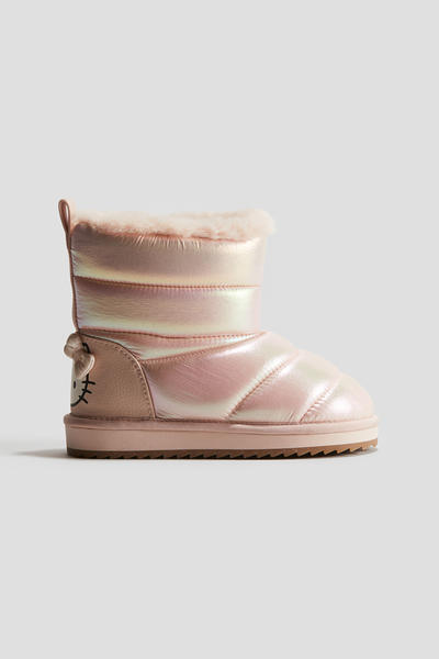 Insulated snow boots