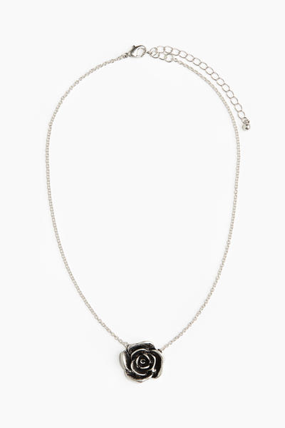 Rose pendant necklace