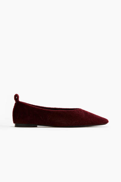 Pointed ballerinas