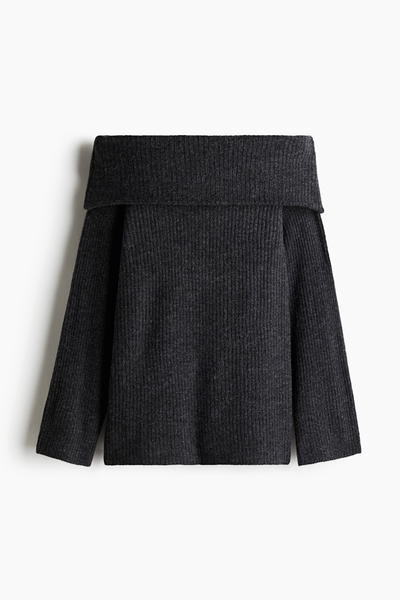 Off-shoulder knit sweater